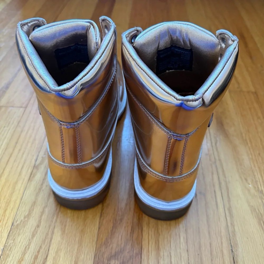 Lugz shiny metallic